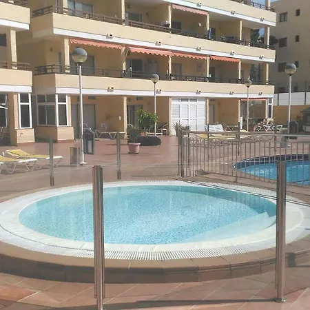 Aircon Pool View Nr Yumbo Apartment
